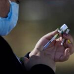 Taxista queda atrapado entre los tubos de un puente en Jalapa