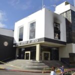 Detectan tráiler con 65 migrantes; los trasladan a sedes migratorias