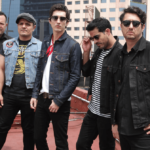 Recorre Villahermosa con su cayuco de torrejitas para llevar el pan a casa