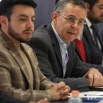 Sacó el machete para robar… unas galletas del Oxxo