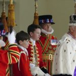 Post Malone usa playera de Peso Pluma en su concierto en México; Doble P reacciona a épico momento