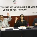 Mario Bautista besa a Karol Sevilla y se dejan ver nuevamente… ahora en el Estadio Azteca