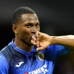 Carlos Santana niega críticas a Bad Bunny