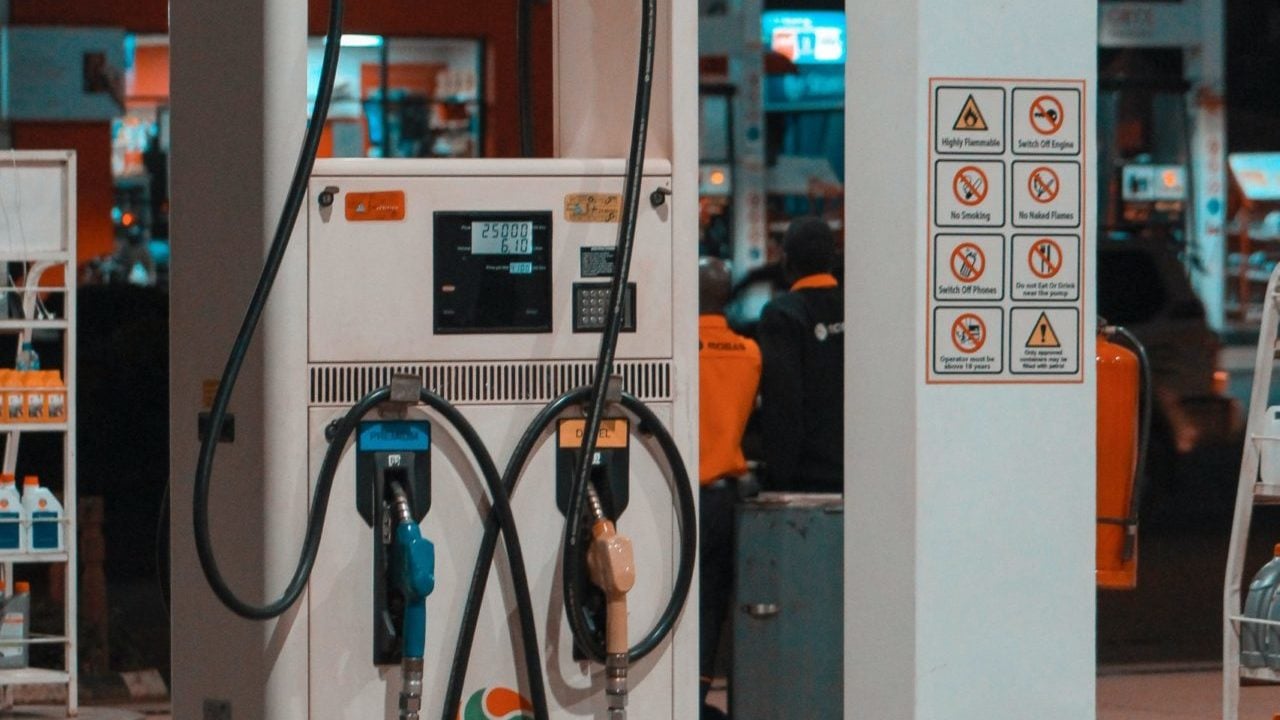 Guerra de pronósticos: ¿Cuánto durarán los altos precios de la gasolina en EE.UU.?